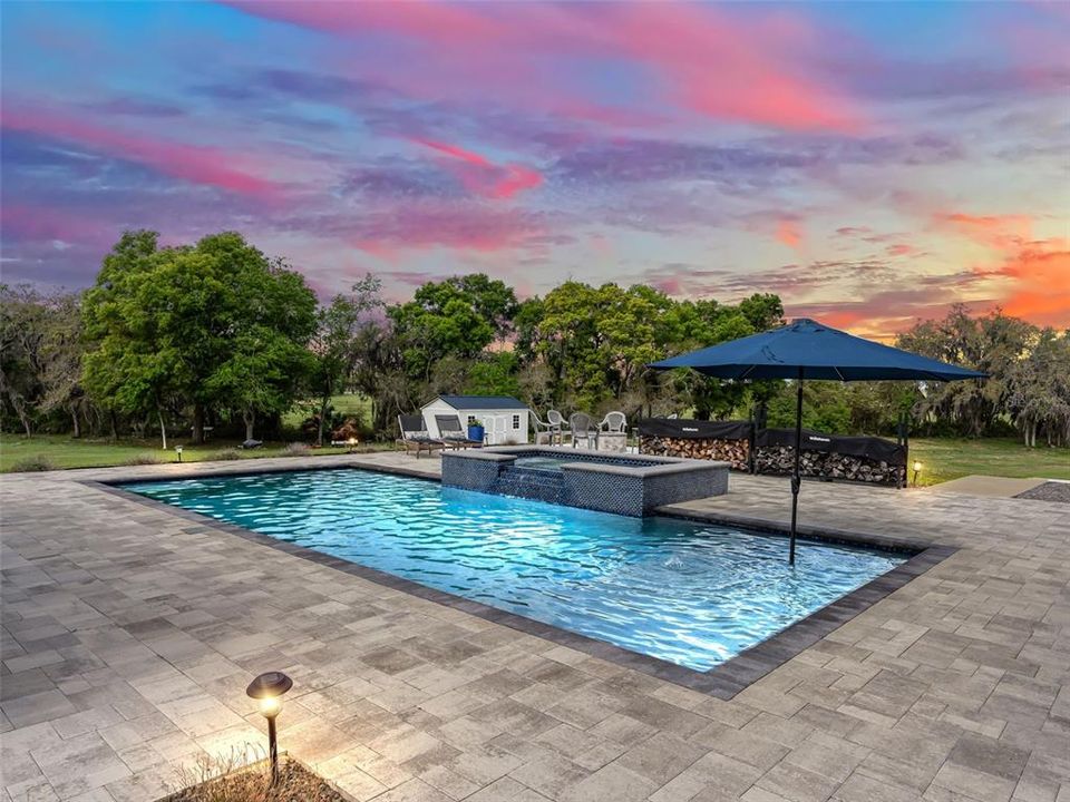 Activo con contrato: $1,399,000 (4 camas, 4 baños, 3540 Pies cuadrados)