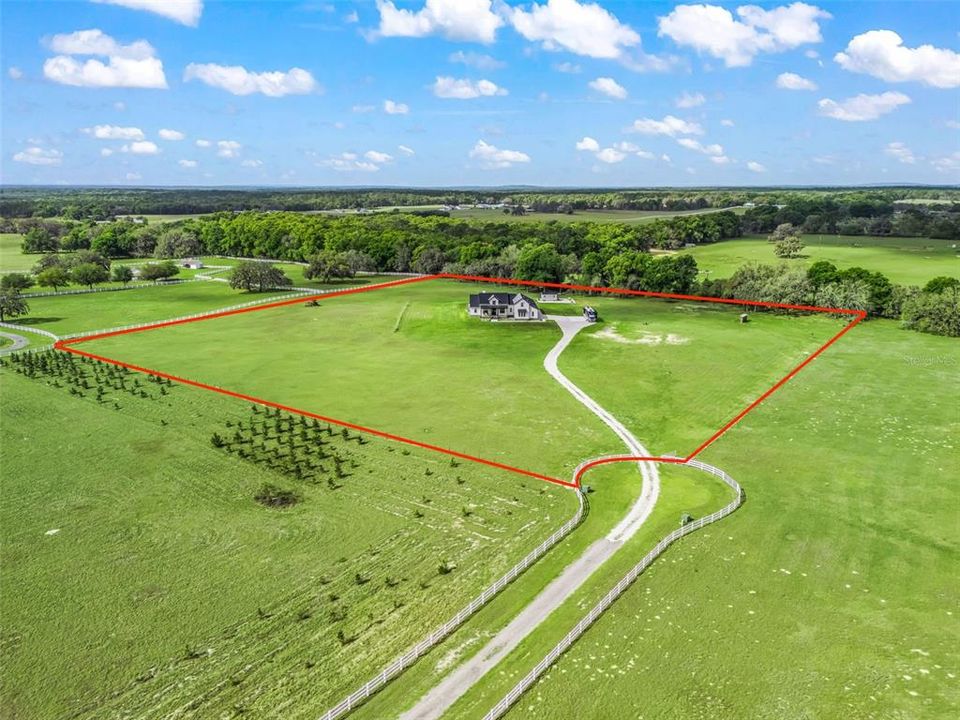 Activo con contrato: $1,399,000 (4 camas, 4 baños, 3540 Pies cuadrados)