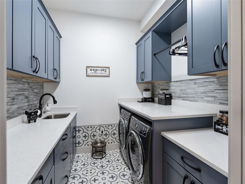 Activo con contrato: $1,399,000 (4 camas, 4 baños, 3540 Pies cuadrados)
