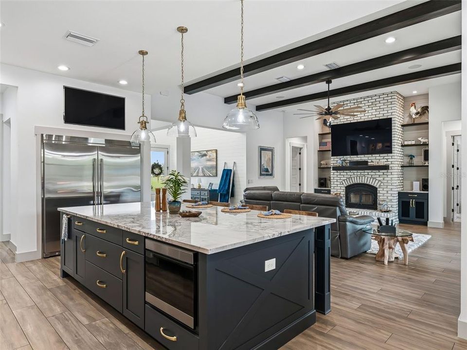 Activo con contrato: $1,399,000 (4 camas, 4 baños, 3540 Pies cuadrados)
