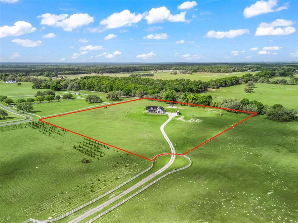 Activo con contrato: $1,399,000 (4 camas, 4 baños, 3540 Pies cuadrados)