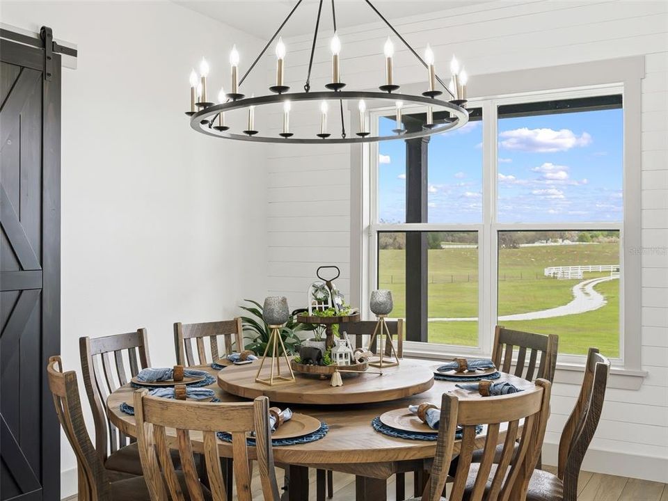 Activo con contrato: $1,399,000 (4 camas, 4 baños, 3540 Pies cuadrados)