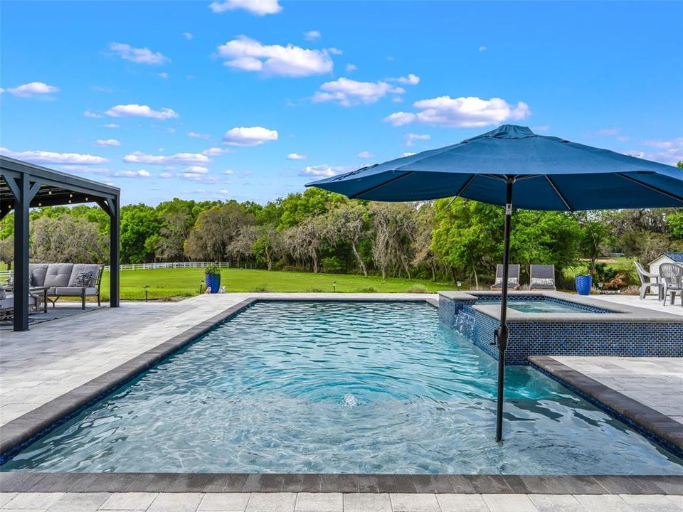 Activo con contrato: $1,399,000 (4 camas, 4 baños, 3540 Pies cuadrados)