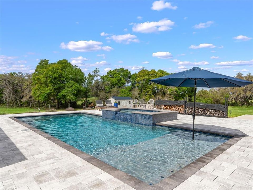 Activo con contrato: $1,399,000 (4 camas, 4 baños, 3540 Pies cuadrados)