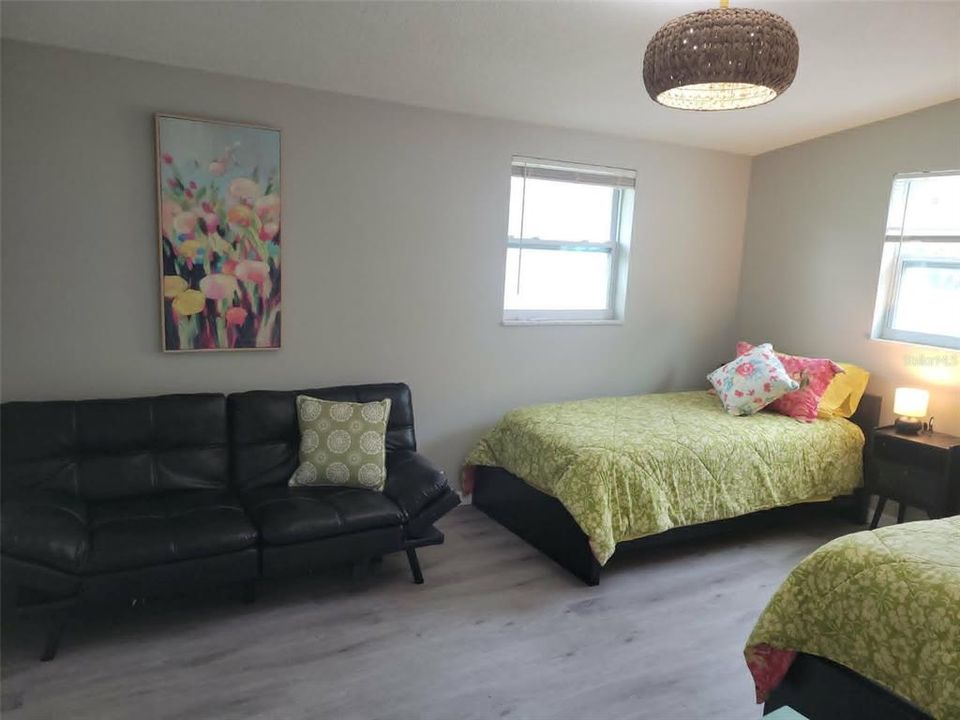 For Rent: $2,700 (3 beds, 2 baths, 1199 Square Feet)