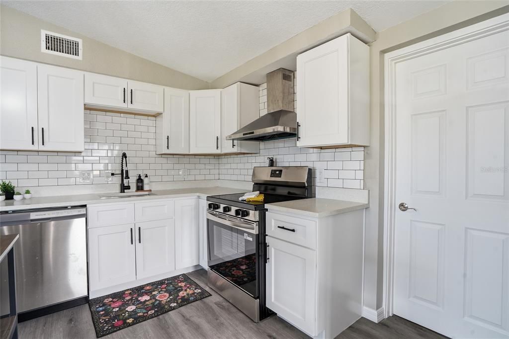 For Rent: $2,700 (3 beds, 2 baths, 1199 Square Feet)