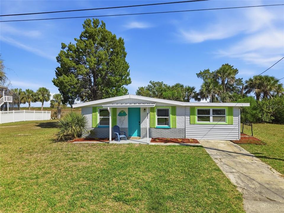 For Rent: $2,700 (3 beds, 2 baths, 1199 Square Feet)