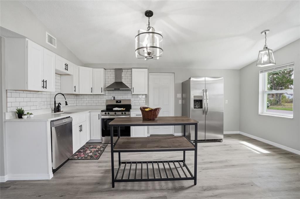 For Rent: $2,700 (3 beds, 2 baths, 1199 Square Feet)
