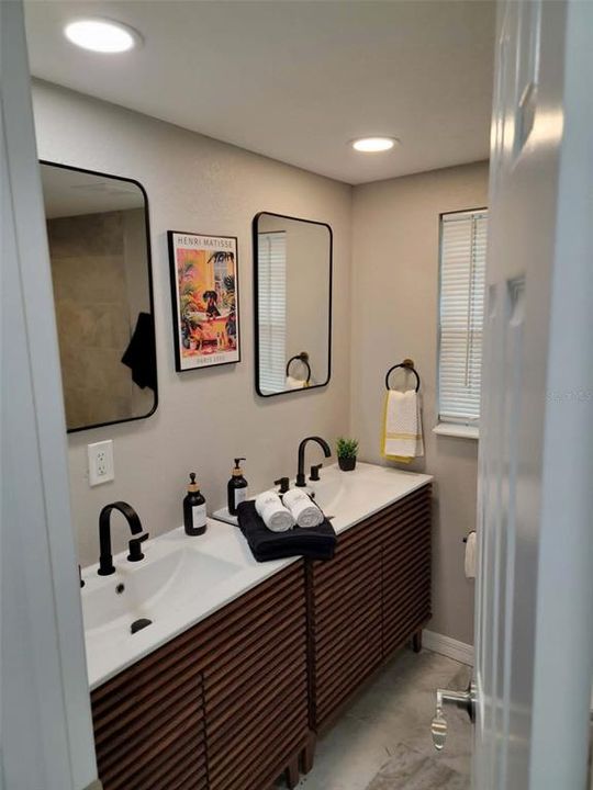 For Rent: $2,700 (3 beds, 2 baths, 1199 Square Feet)