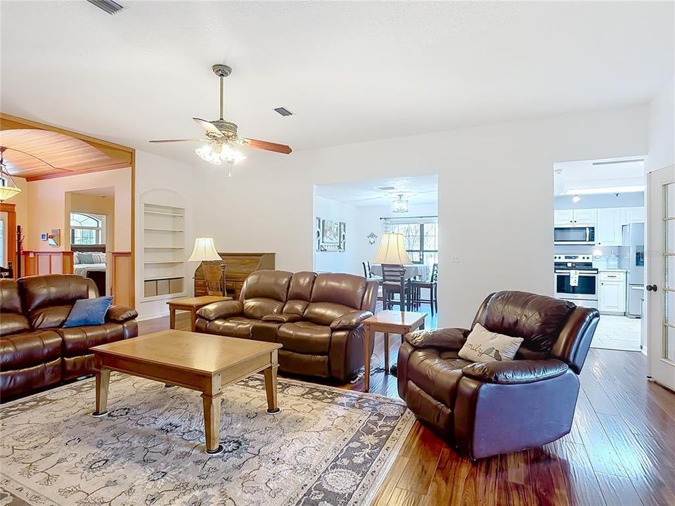 En Venta: $439,900 (3 camas, 2 baños, 2145 Pies cuadrados)
