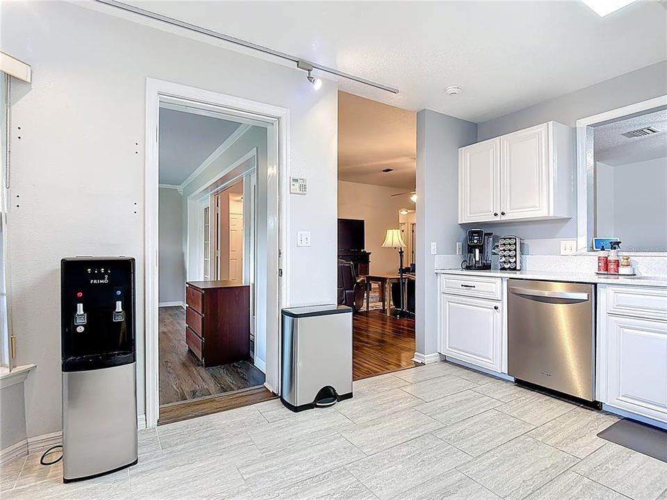En Venta: $439,900 (3 camas, 2 baños, 2145 Pies cuadrados)