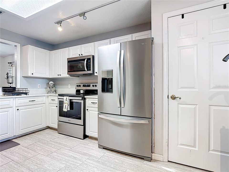 En Venta: $439,900 (3 camas, 2 baños, 2145 Pies cuadrados)