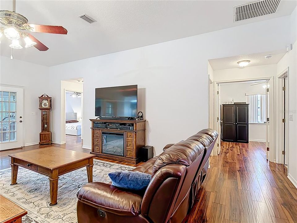 En Venta: $439,900 (3 camas, 2 baños, 2145 Pies cuadrados)