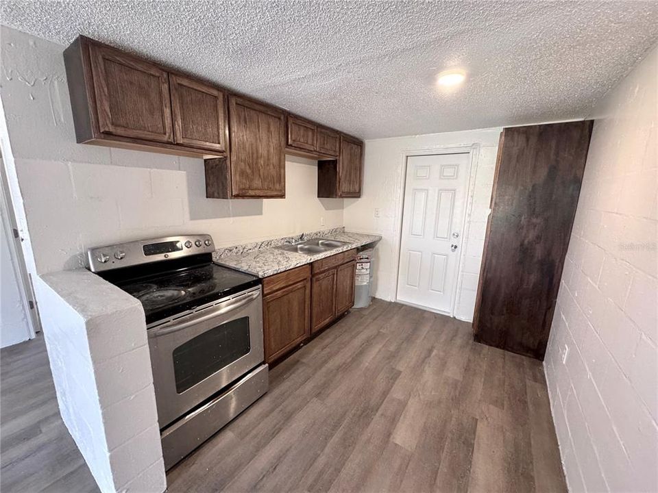 В аренду: $1,295 (2 спален, 1 ванн, 600 Квадратных фут)