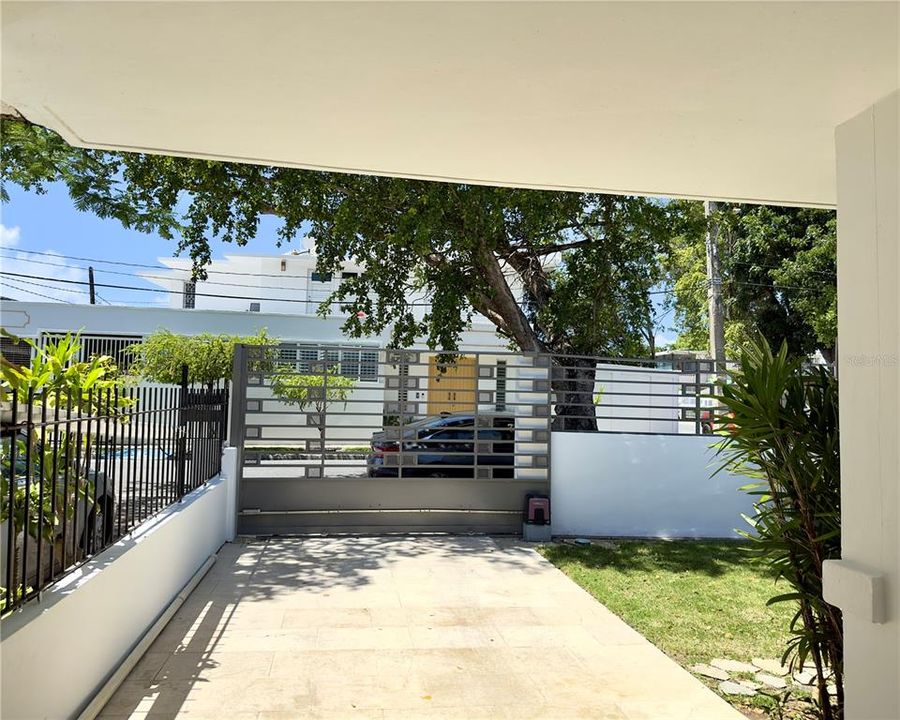 En Venta: $1,249,000 (4 camas, 3 baños, 2278 Pies cuadrados)