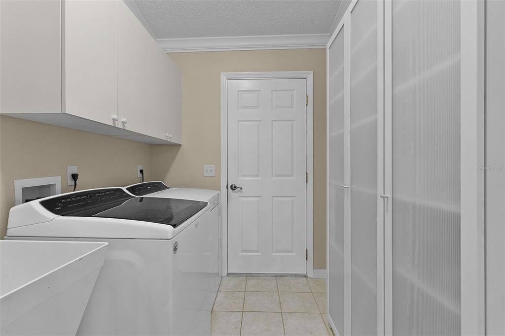 Activo con contrato: $390,000 (3 camas, 2 baños, 1896 Pies cuadrados)