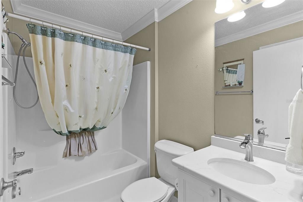 Activo con contrato: $390,000 (3 camas, 2 baños, 1896 Pies cuadrados)