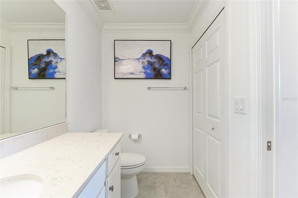 For Sale: $279,000 (2 beds, 2 baths, 1121 Square Feet)