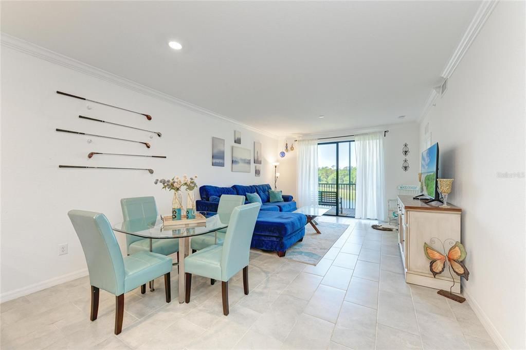 For Sale: $279,000 (2 beds, 2 baths, 1121 Square Feet)