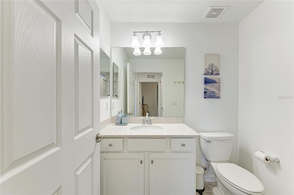 For Sale: $279,000 (2 beds, 2 baths, 1121 Square Feet)