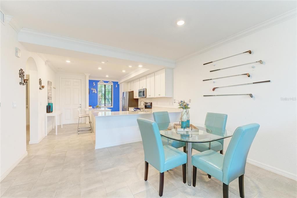 For Sale: $279,000 (2 beds, 2 baths, 1121 Square Feet)