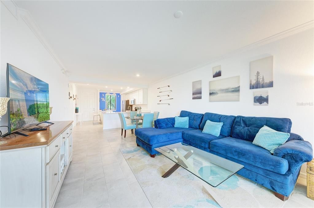 For Sale: $279,000 (2 beds, 2 baths, 1121 Square Feet)
