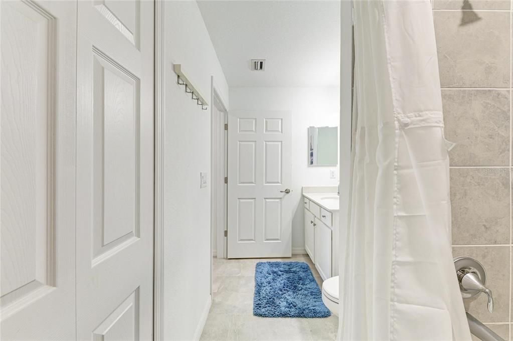 For Sale: $279,000 (2 beds, 2 baths, 1121 Square Feet)