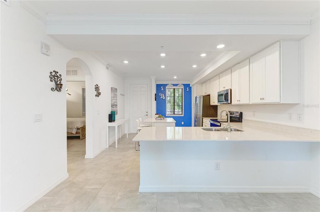 For Sale: $279,000 (2 beds, 2 baths, 1121 Square Feet)