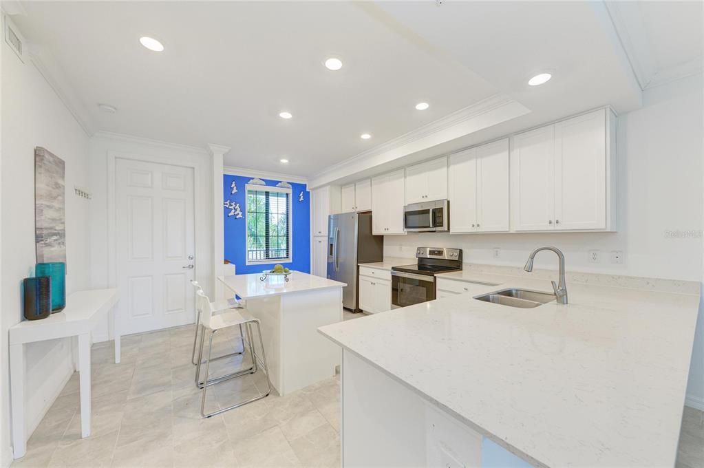 For Sale: $279,000 (2 beds, 2 baths, 1121 Square Feet)