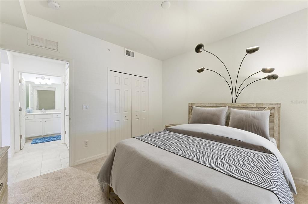 For Sale: $279,000 (2 beds, 2 baths, 1121 Square Feet)