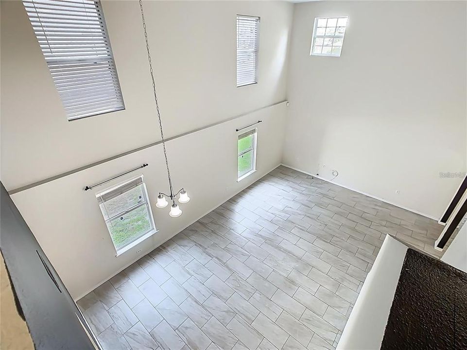 Под контрактом: $279,995 (4 спален, 3 ванн, 2101 Квадратных фут)