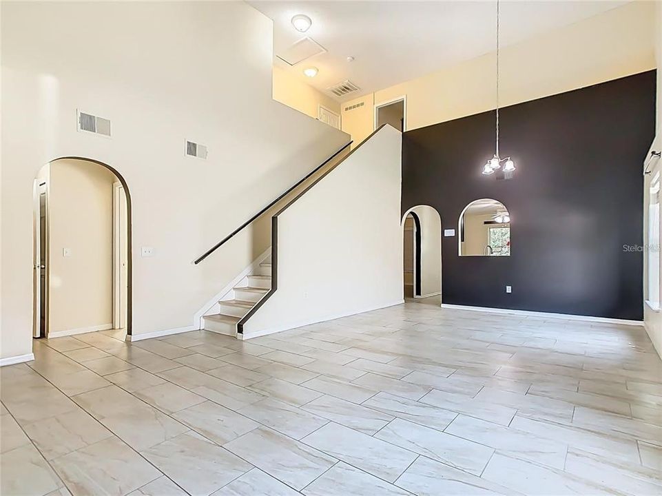 Под контрактом: $279,995 (4 спален, 3 ванн, 2101 Квадратных фут)