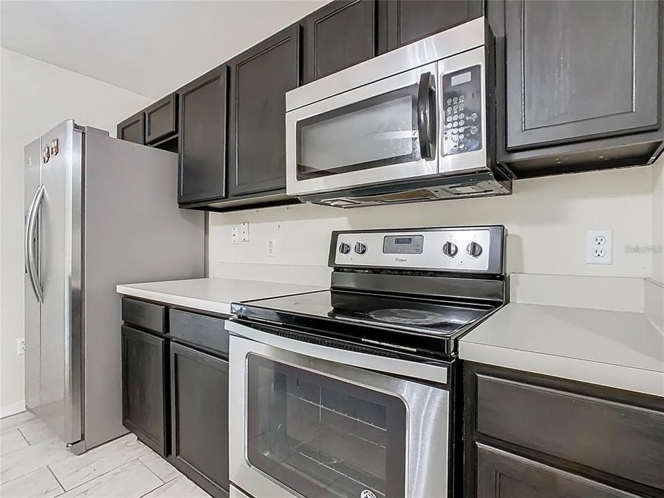 Под контрактом: $279,995 (4 спален, 3 ванн, 2101 Квадратных фут)