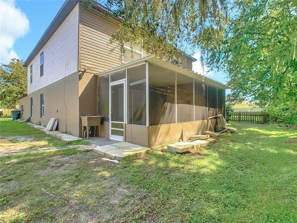 Под контрактом: $279,995 (4 спален, 3 ванн, 2101 Квадратных фут)