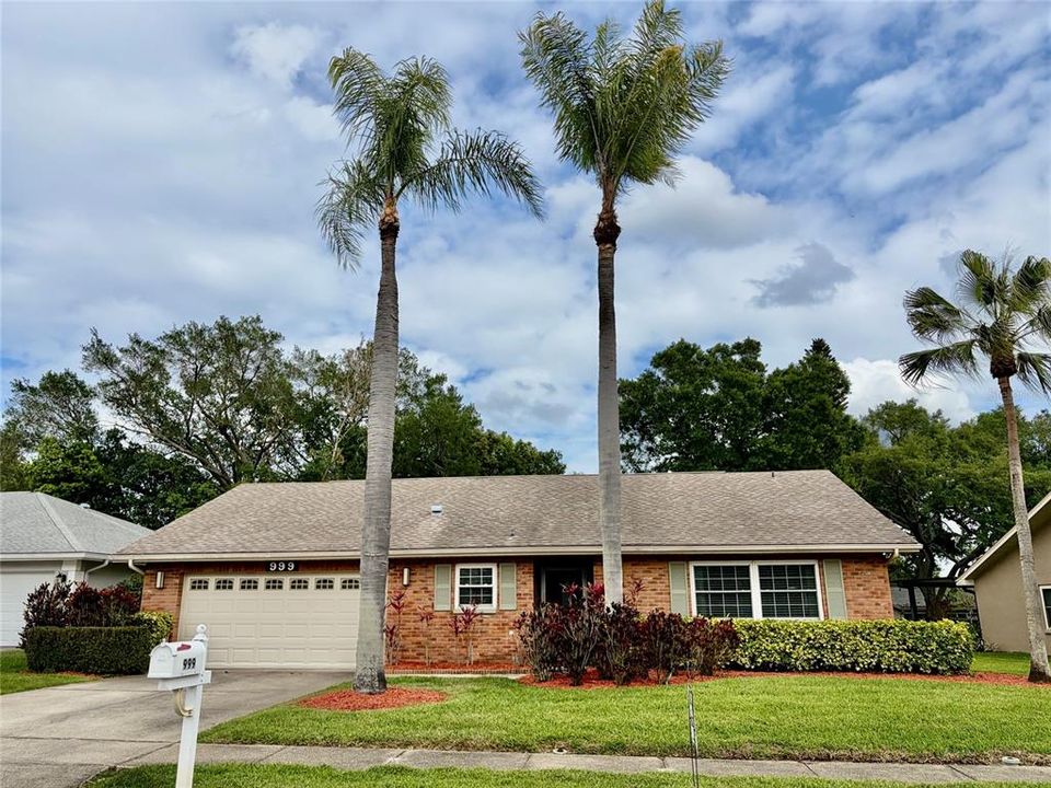 Active With Contract: $469,900 (3 beds, 2 baths, 1732 Square Feet)