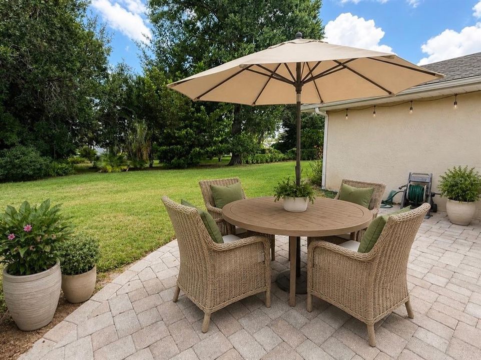 Active With Contract: $469,900 (3 beds, 2 baths, 1732 Square Feet)