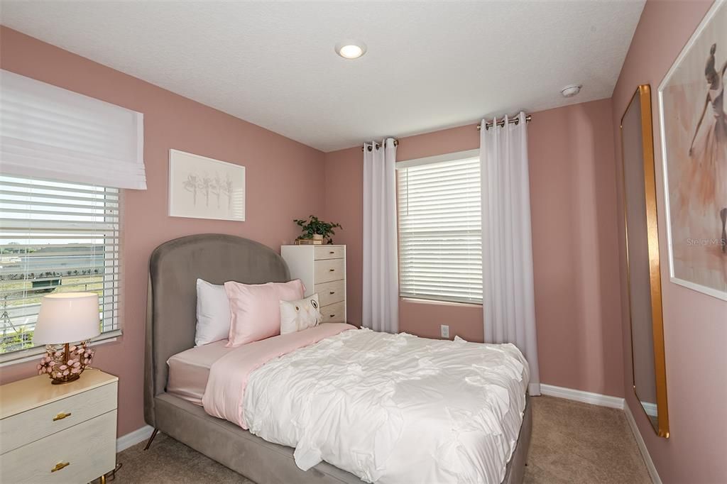 Activo con contrato: $350,000 (3 camas, 2 baños, 1558 Pies cuadrados)