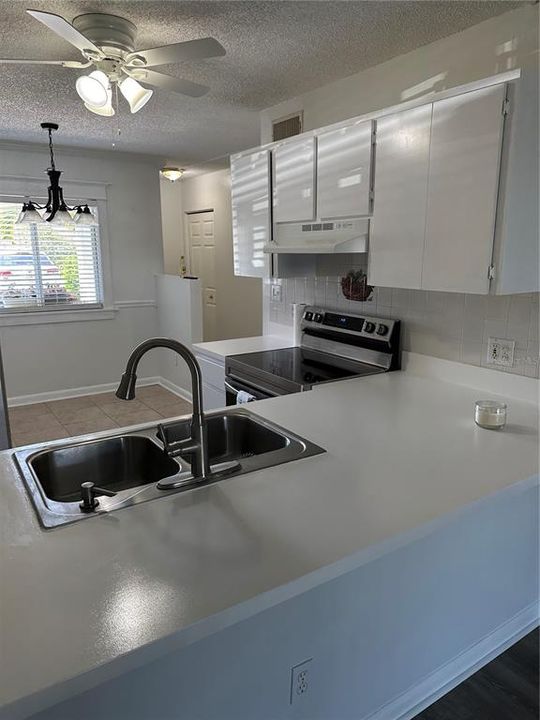 Active With Contract: $169,000 (2 beds, 2 baths, 960 Square Feet)