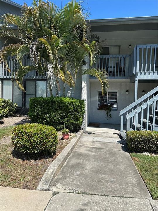 Active With Contract: $169,000 (2 beds, 2 baths, 960 Square Feet)