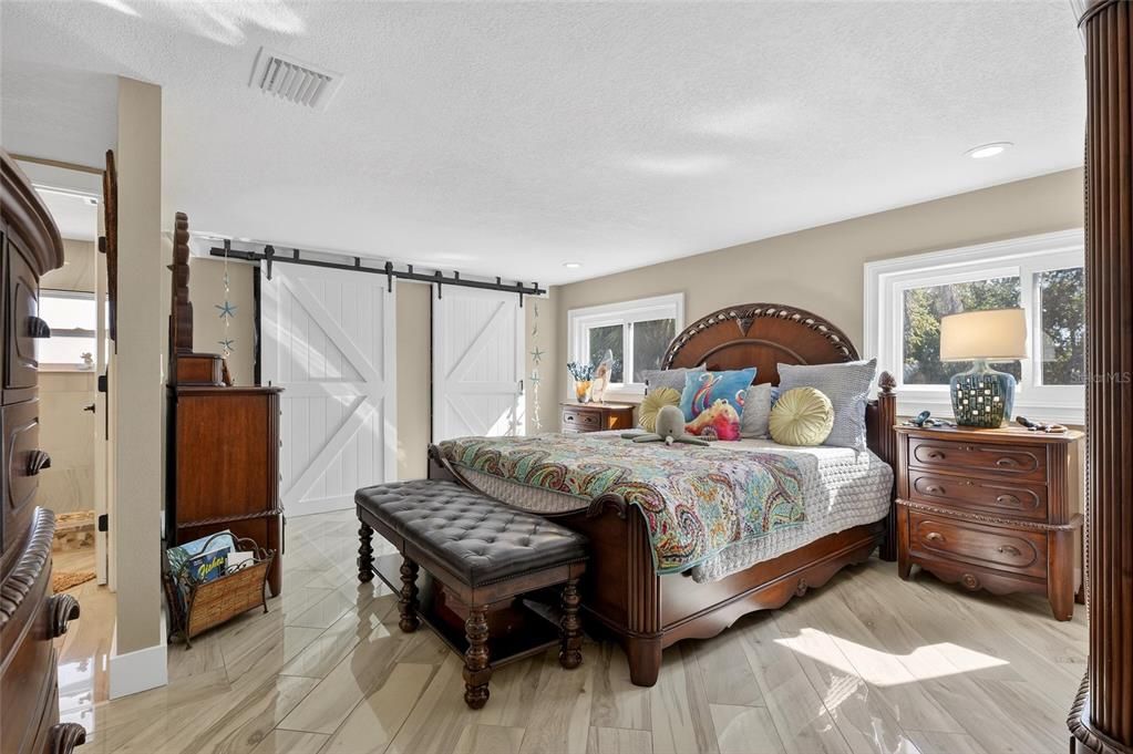 En Venta: $1,300,000 (3 camas, 3 baños, 2818 Pies cuadrados)