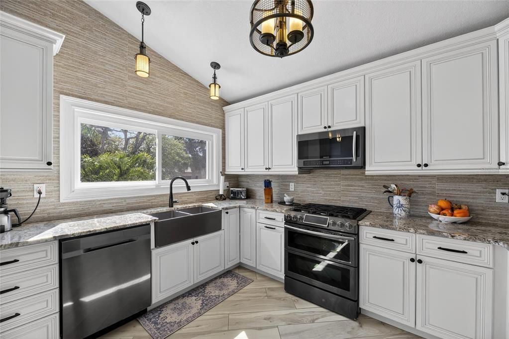 En Venta: $1,300,000 (3 camas, 3 baños, 2818 Pies cuadrados)