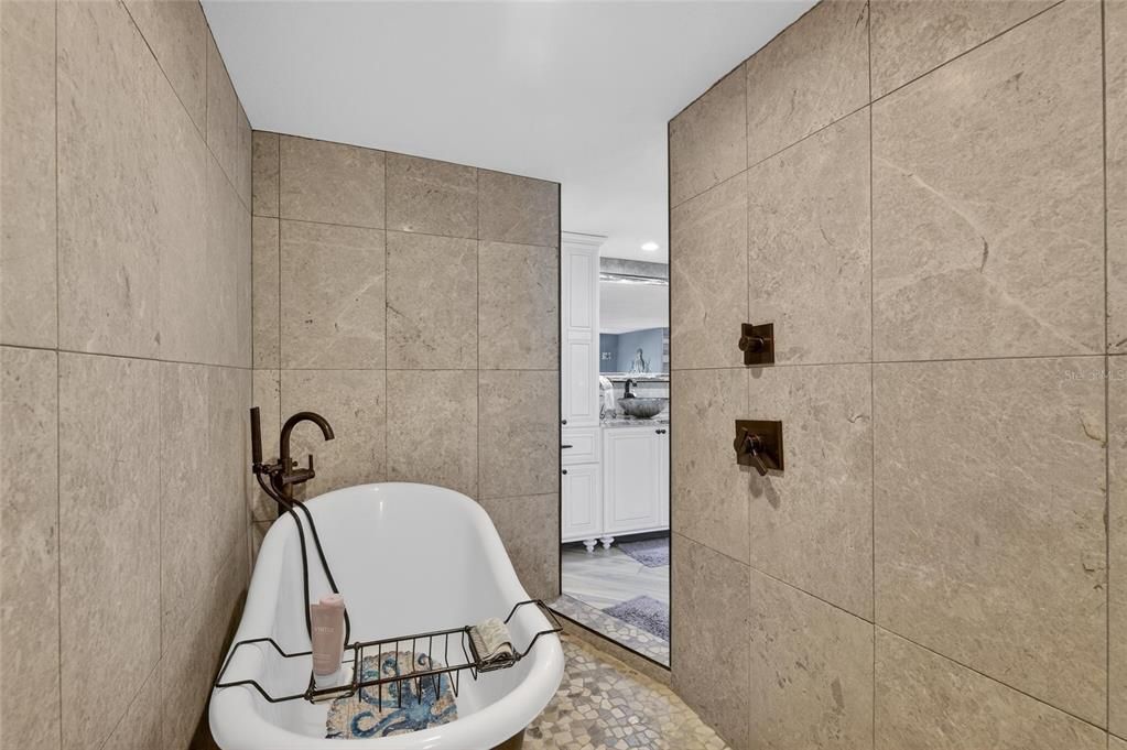En Venta: $1,300,000 (3 camas, 3 baños, 2818 Pies cuadrados)