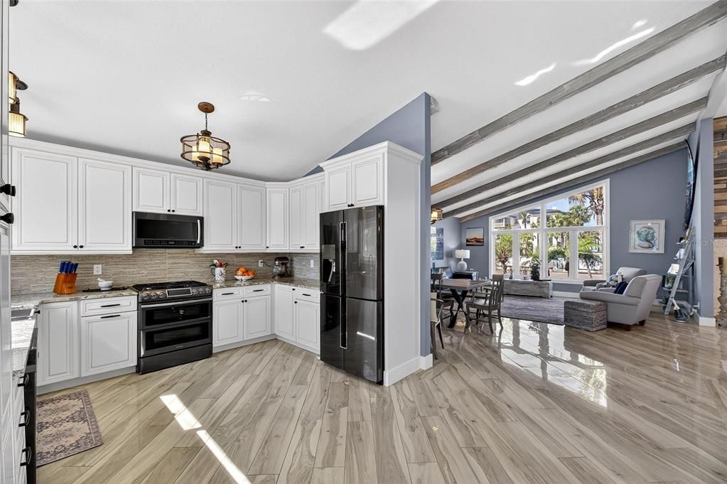 En Venta: $1,300,000 (3 camas, 3 baños, 2818 Pies cuadrados)