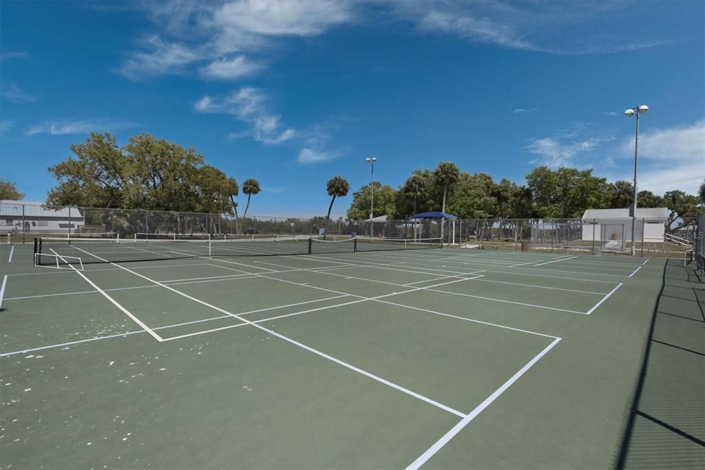 На продажу: $49,000 (0.36 acres)