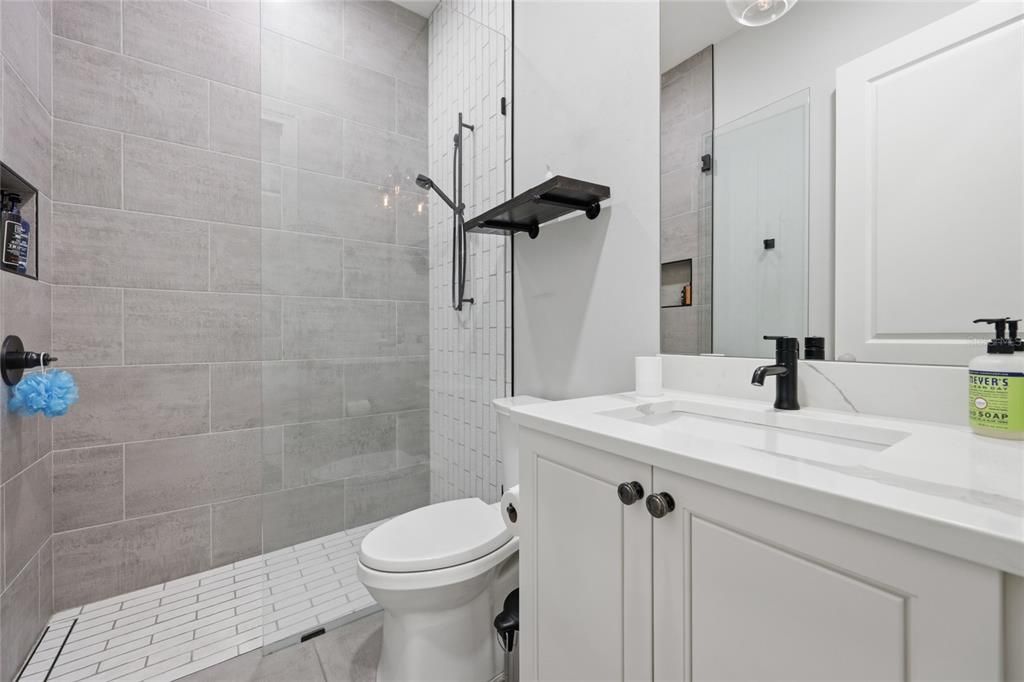En Venta: $1,250,000 (5 camas, 4 baños, 3038 Pies cuadrados)