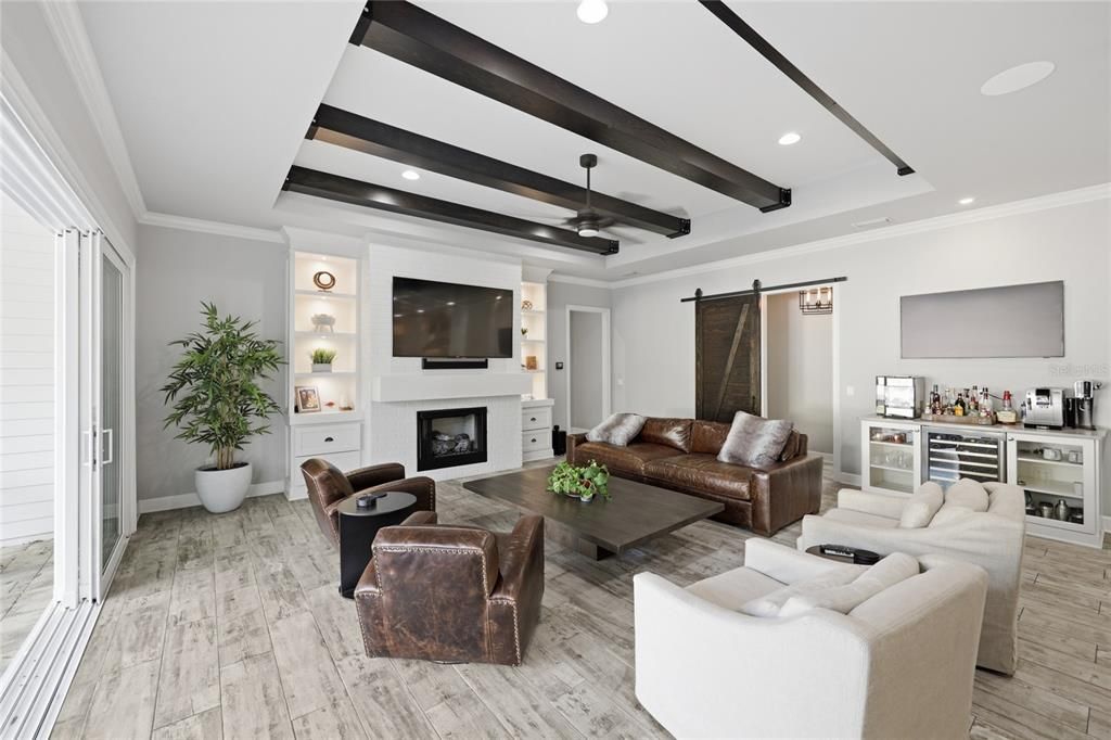 En Venta: $1,250,000 (5 camas, 4 baños, 3038 Pies cuadrados)
