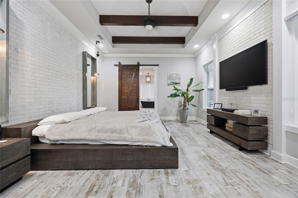 En Venta: $1,250,000 (5 camas, 4 baños, 3038 Pies cuadrados)