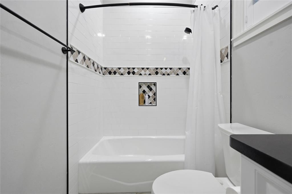 En Venta: $1,250,000 (5 camas, 4 baños, 3038 Pies cuadrados)