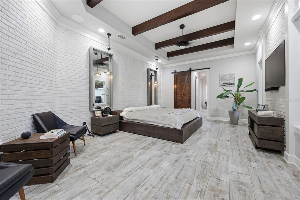 En Venta: $1,250,000 (5 camas, 4 baños, 3038 Pies cuadrados)