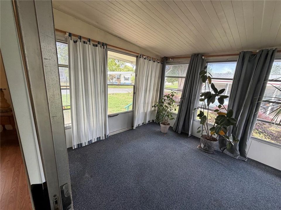 На продажу: $99,900 (2 спален, 2 ванн, 1056 Квадратных фут)